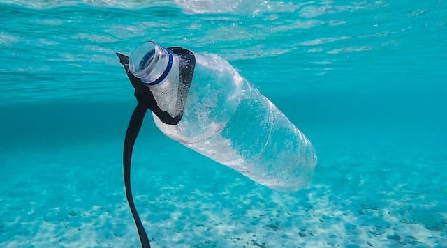 La pollution plastique atteint des niveaux alarmants dans les océans du monde